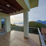 Villa Garda View For Groups 4br, 3 Baths, Garden & Bbq San Zeno di Montagna