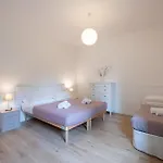 Villa Garda View For Groups 4br, 3 Baths, Garden & Bbq San Zeno di Montagna