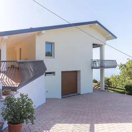 Garda View For Groups 4br, 3 Baths, Garden & Bbq Villa