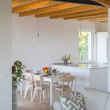 Garda View For Groups 4br, 3 Baths, Garden & Bbq Villa