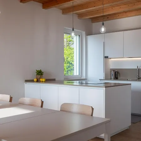 Villa Garda View For Groups 4br, 3 Baths, Garden & Bbq *