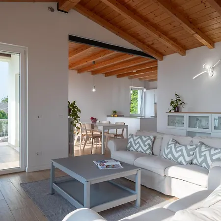 Garda View For Groups 4br, 3 Baths, Garden & Bbq Villa