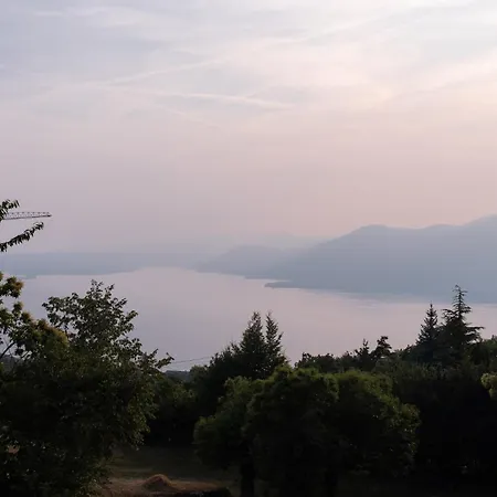 Garda View For Groups 4br, 3 Baths, Garden & Bbq San Zeno di Montagna