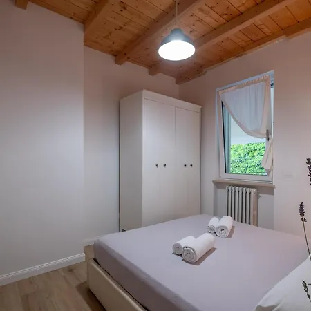Garda View For Groups 4br, 3 Baths, Garden & Bbq * San Zeno di Montagna