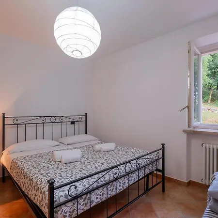 Garda View For Groups 4br, 3 Baths, Garden & Bbq San Zeno di Montagna